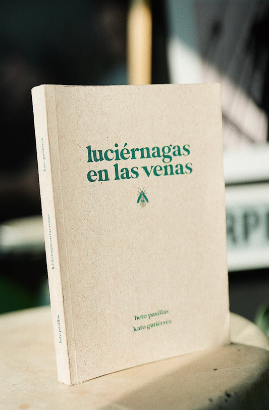 Libro "luciérnagas en las venas" de beto pasillas y kato gutiérrez